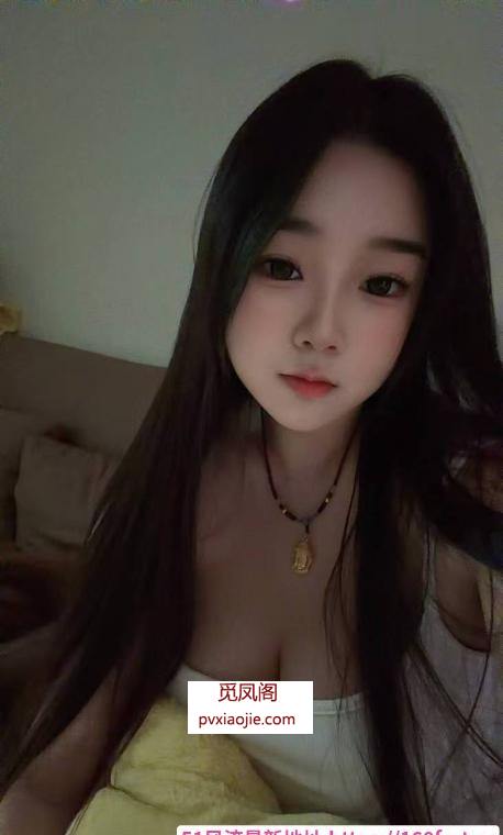 嫩妹逼紧翘臀汁水多
